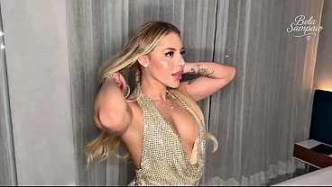 Estrangeiro dotado fode brasileira gostosa depois de conhecer o poder de uma bunda latina