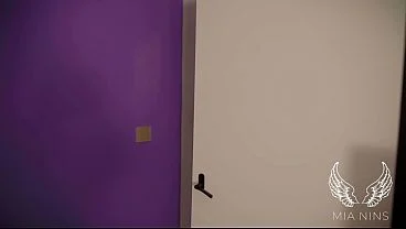 Latina’s powerfull squirt leaves sofa soaking wet