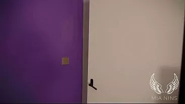 Latina’s powerfull squirt leaves sofa soaking wet